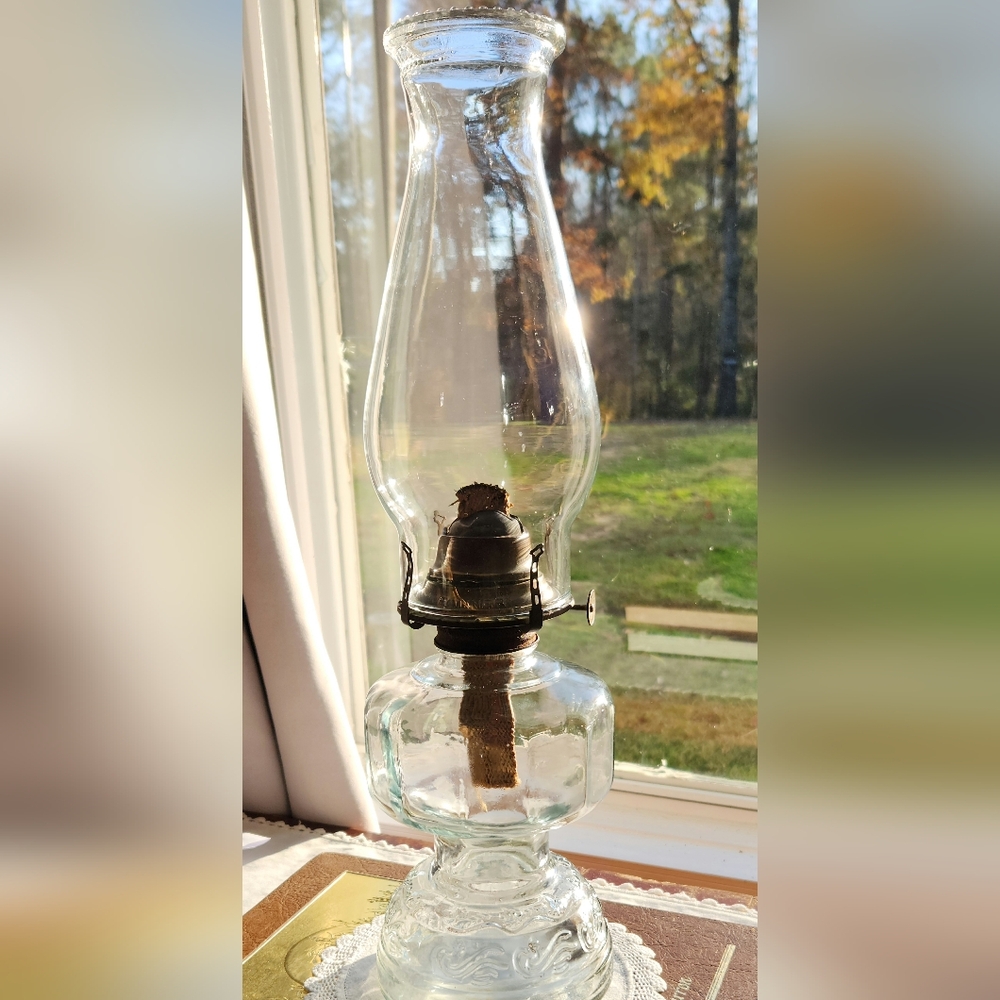 ANTIQUE 1890"S P & A MFG CO "BANNER" CLEAR MANGANESE GLASS KEROSENE OIL LAMP